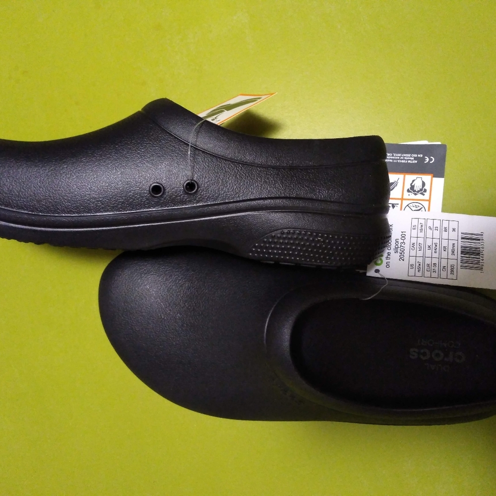 WOMENS CROCS